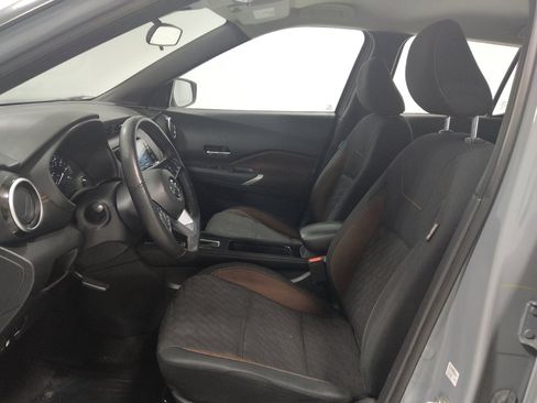 Used 2021 Nissan Kicks SR w/ Exterior Package FWD image 17