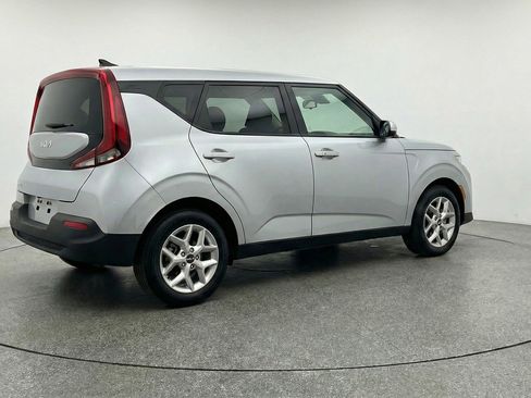 Used 2025 Kia Soul LX w/ LX Technology Package image 7