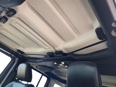 Used 2019 Jeep Wrangler Unlimited Rubicon w/ Dual Top Group AWD/4WD image 23