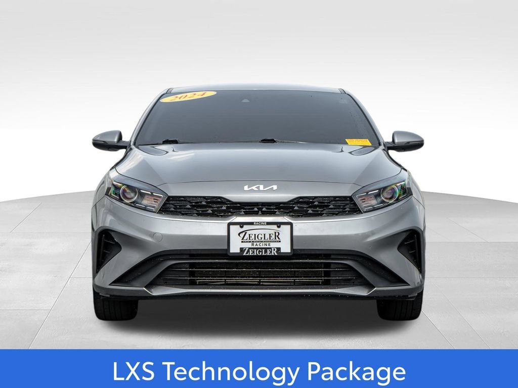 Used 2024 Kia Forte LXS w/ LXS Technology Package FWD image 2