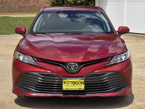 Used 2018 Toyota Camry LE FWD image 2