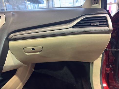Used 2013 Ford Fusion SE FWD image 22