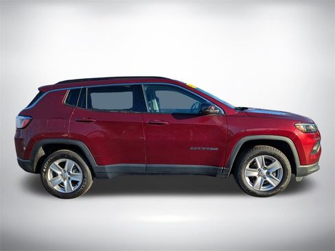 Used 2022 Jeep Compass Latitude w/ Convenience Group image 3