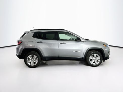 Used 2022 Jeep Compass Latitude w/ Sun and Sound Group AWD/4WD image 10