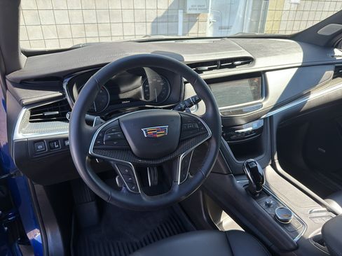 Used 2025 Cadillac XT5 Sportv w/ Technology Package AWD/4WD image 8