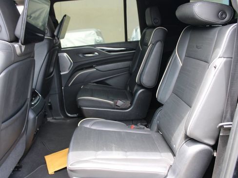 Used 2021 Cadillac Escalade ESV Sport w/ Driver Assist Tech Package AWD/4WD image 19