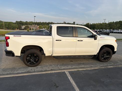 Used 2025 Chevrolet Silverado 1500 LT Trail Boss w/ Convenience Package II AWD/4WD image 11