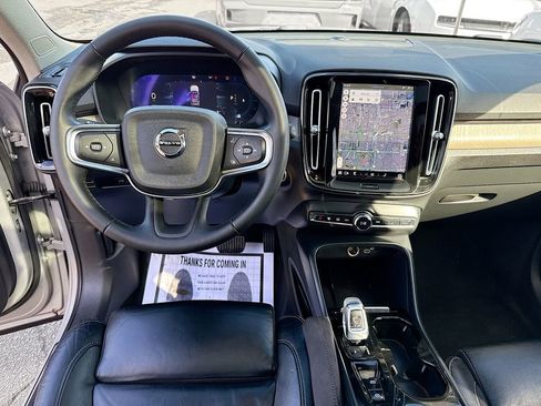 Used 2023 Volvo XC40 B5 Plus image 25