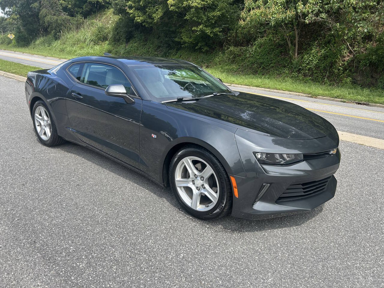 Used 2017 Chevrolet Camaro LT RWD image 9