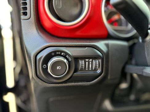 Used 2022 Jeep Wrangler Unlimited Rubicon w/ LED Lighting Group AWD/4WD image 22