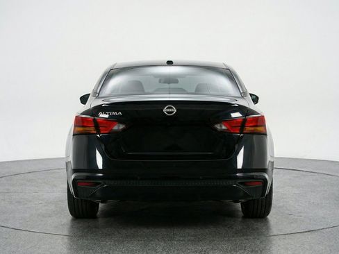 Used 2025 Nissan Altima 2.5 SV FWD image 7