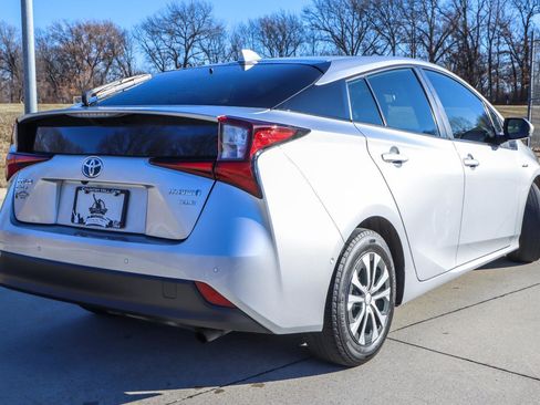 Used 2022 Toyota Prius XLE image 17