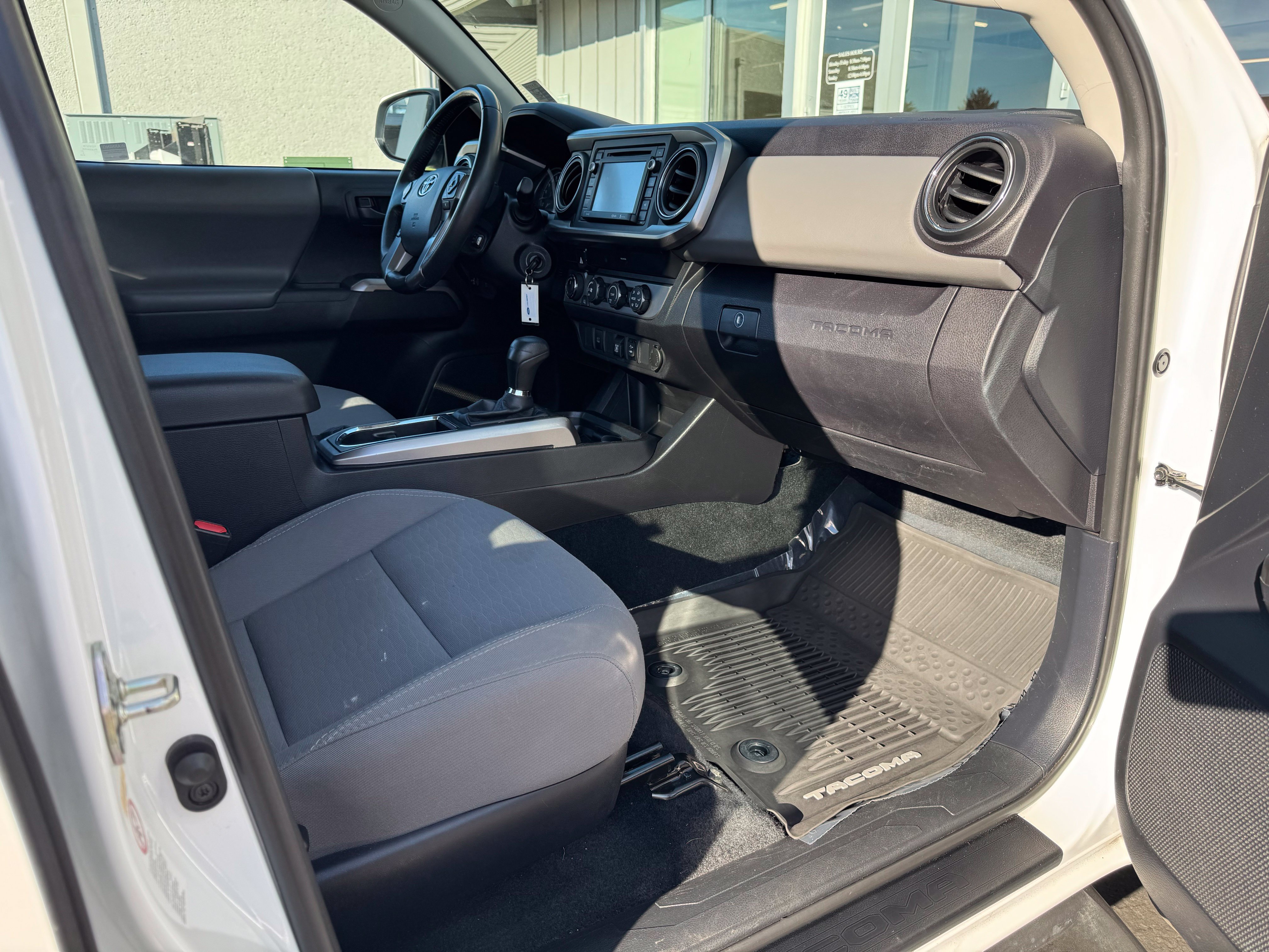 Used 2019 Toyota Tacoma SR5 AWD/4WD image 24