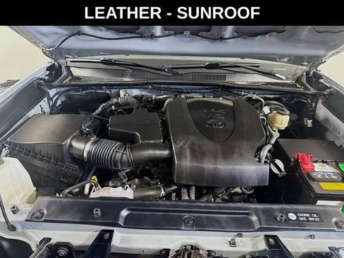 Used 2018 Toyota Tacoma TRD Sport AWD/4WD image 32