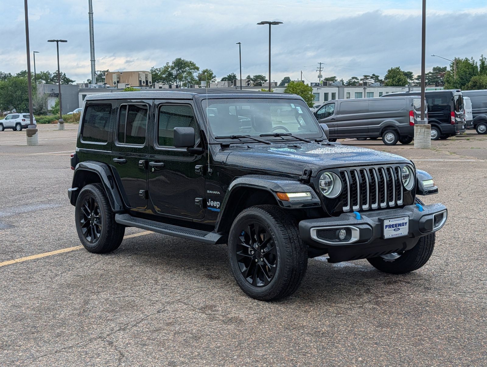 Used 2022 Jeep Wrangler Unlimited Sahara w/ Cold Weather Group AWD/4WD image 9