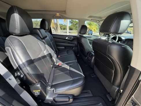 Used 2017 Nissan Pathfinder Platinum w/ Midnight Edition Package image 36