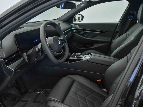 Used 2025 BMW 530i w/ Premium Package image 18