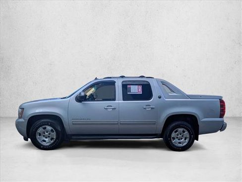 Used 2013 Chevrolet Avalanche LS image 8