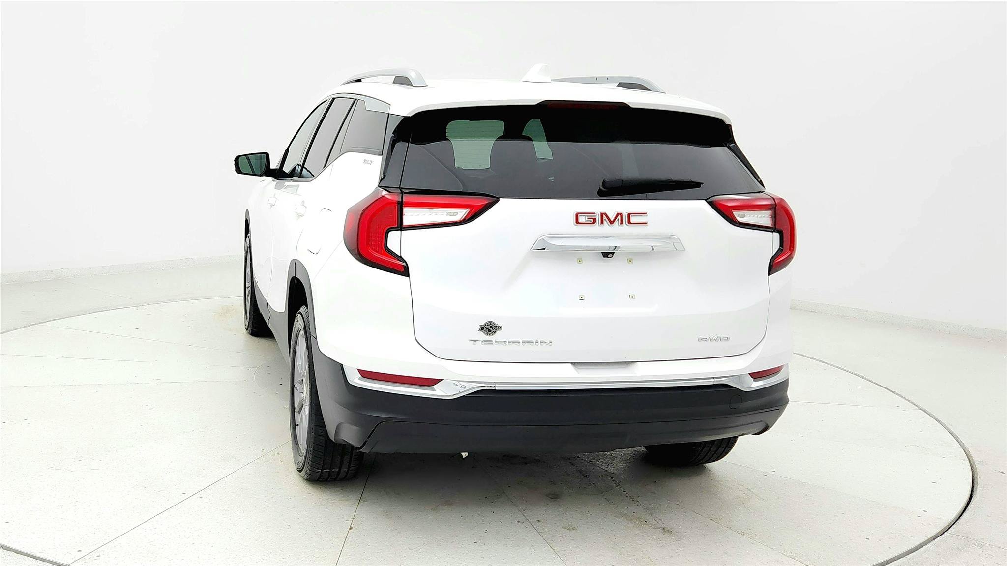 Used 2024 GMC Terrain SLT AWD/4WD image 4