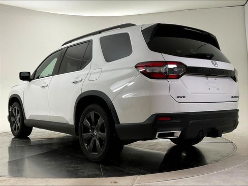 Used 2025 Honda Pilot Black Edition image 3