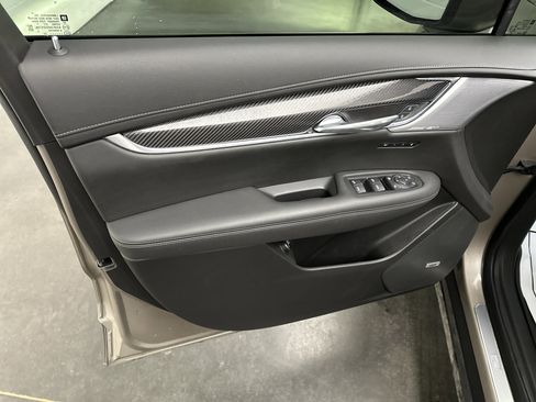 Used 2023 Cadillac XT6 Sport image 21