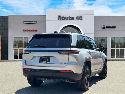 Used 2024 Jeep Grand Cherokee Limited w/ Black Appearance Package AWD/4WD image 5