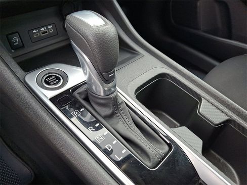 Used 2025 Nissan Sentra SV w/ Trunk Package image 15