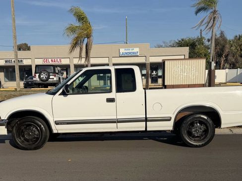 Used 2001 Chevrolet S10 Pickup LS w/ Preferred Equipment Group image 7