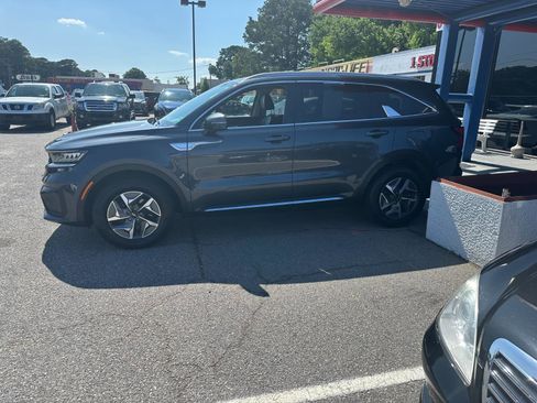 Used 2022 Kia Sorento S image 9