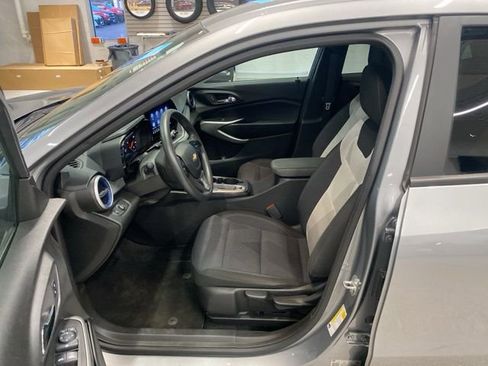 Used 2024 Chevrolet Trax LS w/ Driver Confidence Package FWD image 18