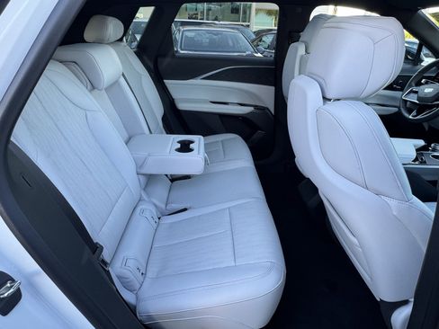 Used 2024 Cadillac Lyriq Luxury image 35