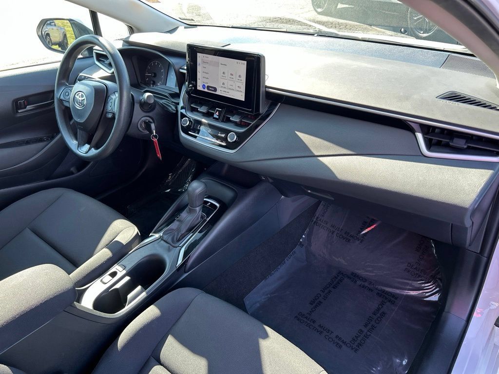 Used 2025 Toyota Corolla LE FWD image 38