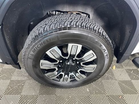 Used 2024 GMC Sierra 2500 Denali w/ Technology Package image 10