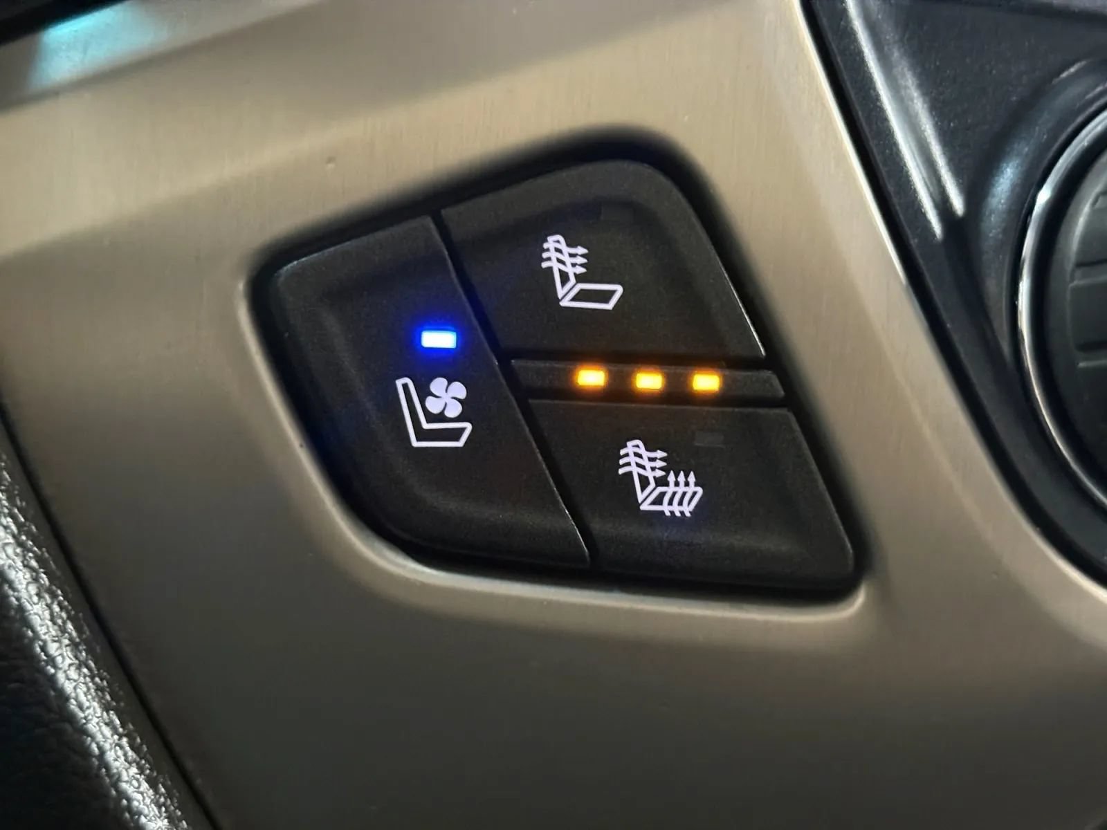 Used 2018 GMC Sierra 2500 Denali w/ Snow Plow Prep Package AWD/4WD image 12