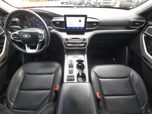 Used 2022 Ford Explorer XLT w/ Equipment Group 202A image 28