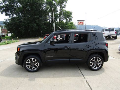 Used 2017 Jeep Renegade Latitude w/ Cold Weather Group AWD/4WD image 2