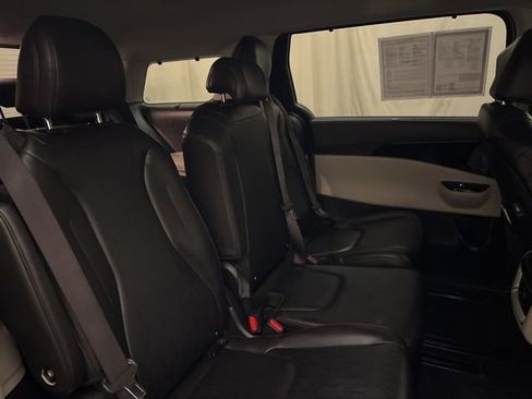 Used 2024 Kia Carnival EX FWD image 24