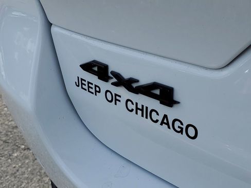 Used 2025 Jeep Grand Cherokee Altitude AWD/4WD image 7