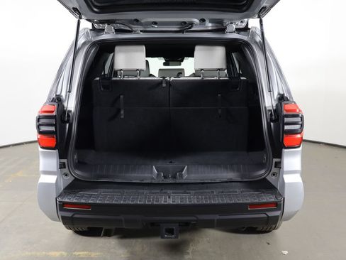Used 2025 Toyota 4Runner SR5 AWD/4WD image 18