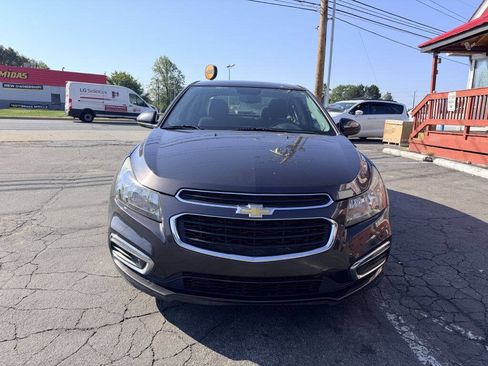 Used 2016 Chevrolet Cruze LT FWD image 2