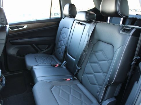 Certified 2024 Volkswagen Atlas SE image 21