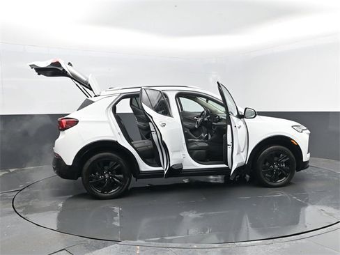 Used 2024 Buick Encore GX Sport Touring image 27