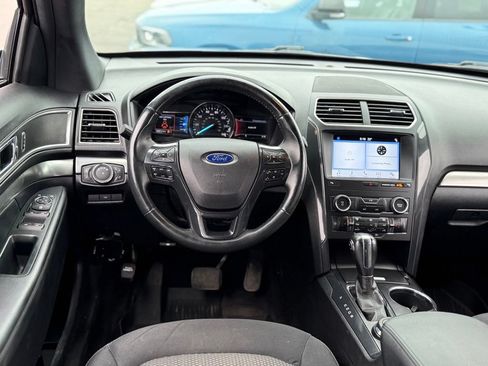 Used 2019 Ford Explorer XLT AWD/4WD image 5