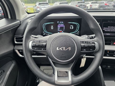 Used 2023 Kia Sportage LX image 16