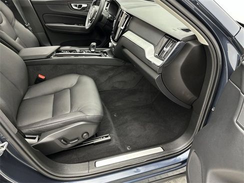 Certified 2025 Volvo XC60 B5 Plus image 25
