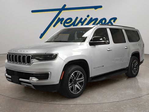 Used 2024 Jeep Wagoneer L Series II RWD image 8