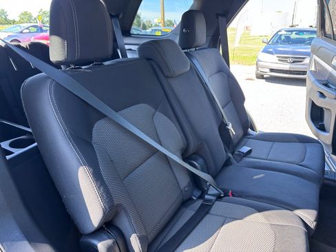Used 2017 Ford Explorer XLT AWD/4WD image 32