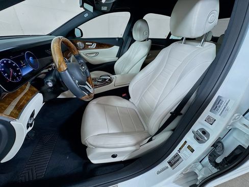 Used 2020 Mercedes-Benz E 350 Sedan image 25