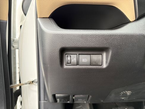 Used 2021 Toyota RAV4 XLE w/ Carpet Mat Package (TMS) image 15