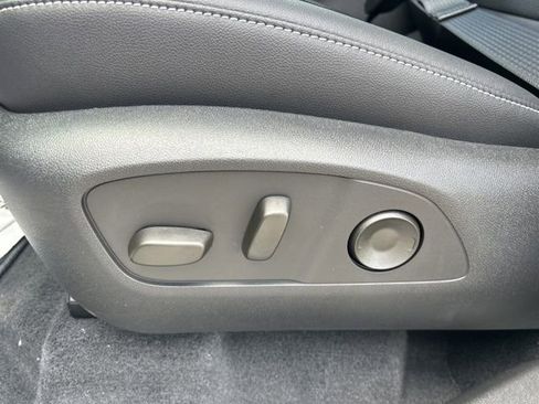 New 2026 Chevrolet Traverse LT w/ Sun and Wheel Package FWD image 16